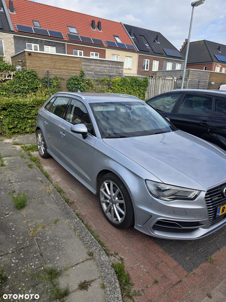 Audi A3 Sportback 1.4 TFSI E-tron Ambiente e-S tronic - 25
