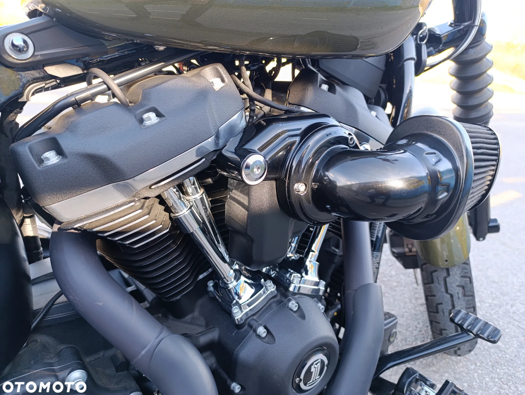 Harley-Davidson Softail Street Bob - 14