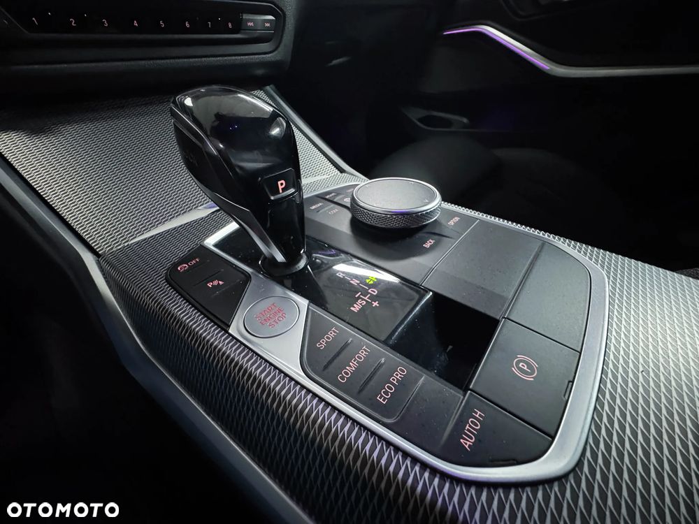 BMW Seria 3 320d xDrive M Sport Shadow - 33