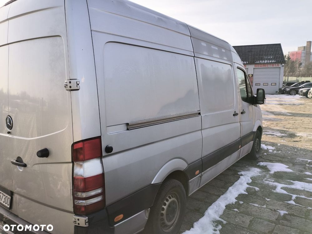Mercedes-Benz Sprinter - 2