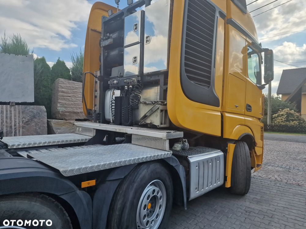 Mercedes-Benz Actros - 15