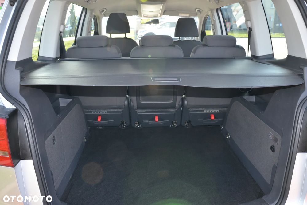 Volkswagen Touran - 20