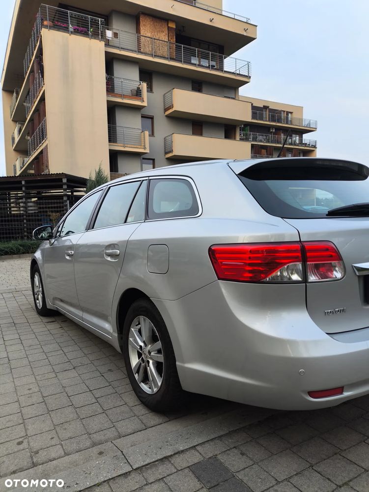 Toyota Avensis 2.0 D-4D Active - 6