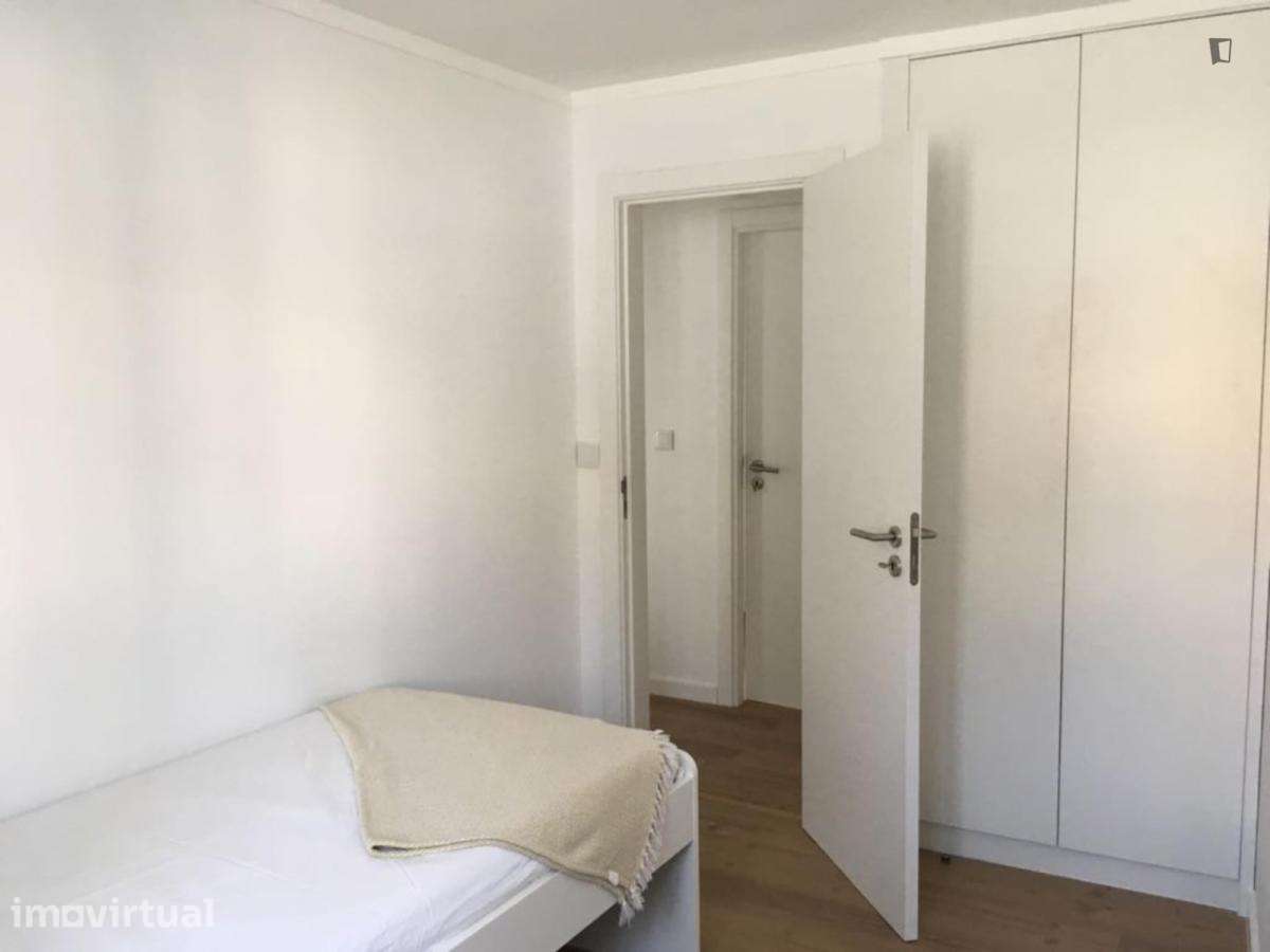 Quarto - localizado em Setubal - Grande imagem: 2/6