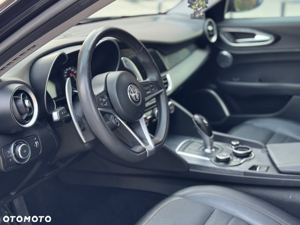 Alfa Romeo Giulia - 13