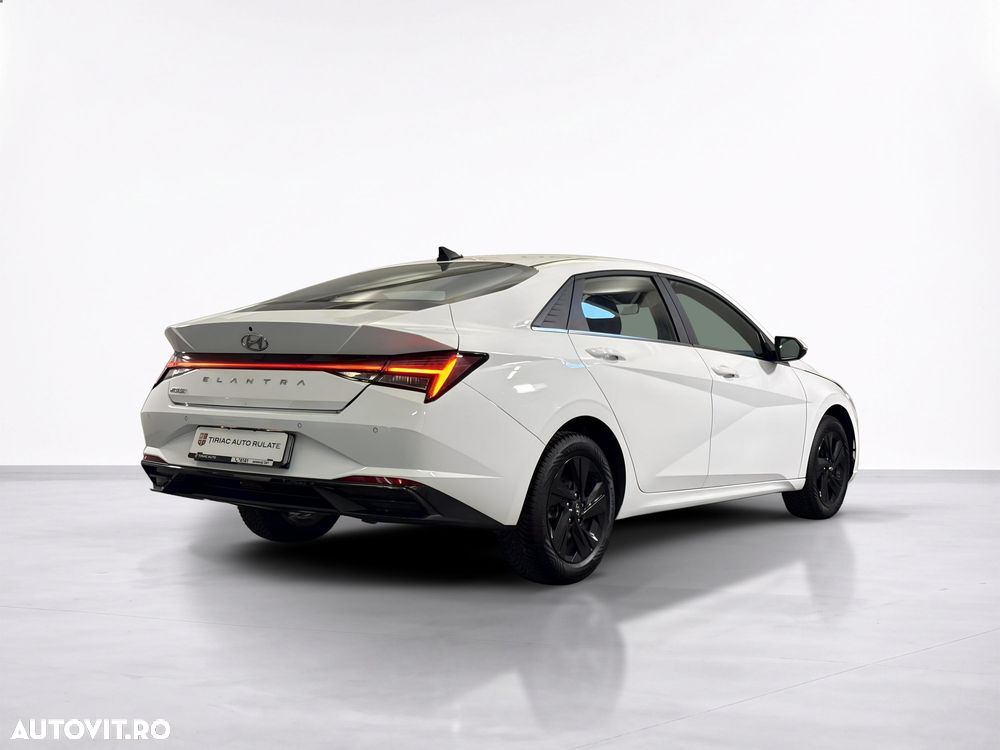 Hyundai Elantra - 6