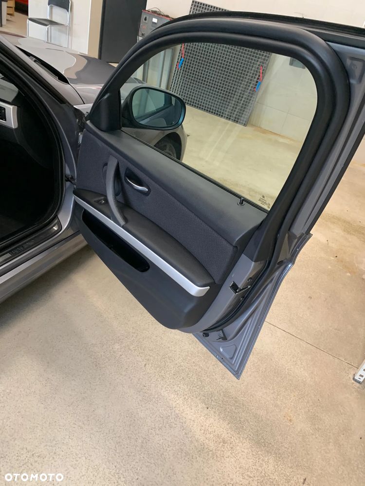 BMW Seria 3 318i - 15