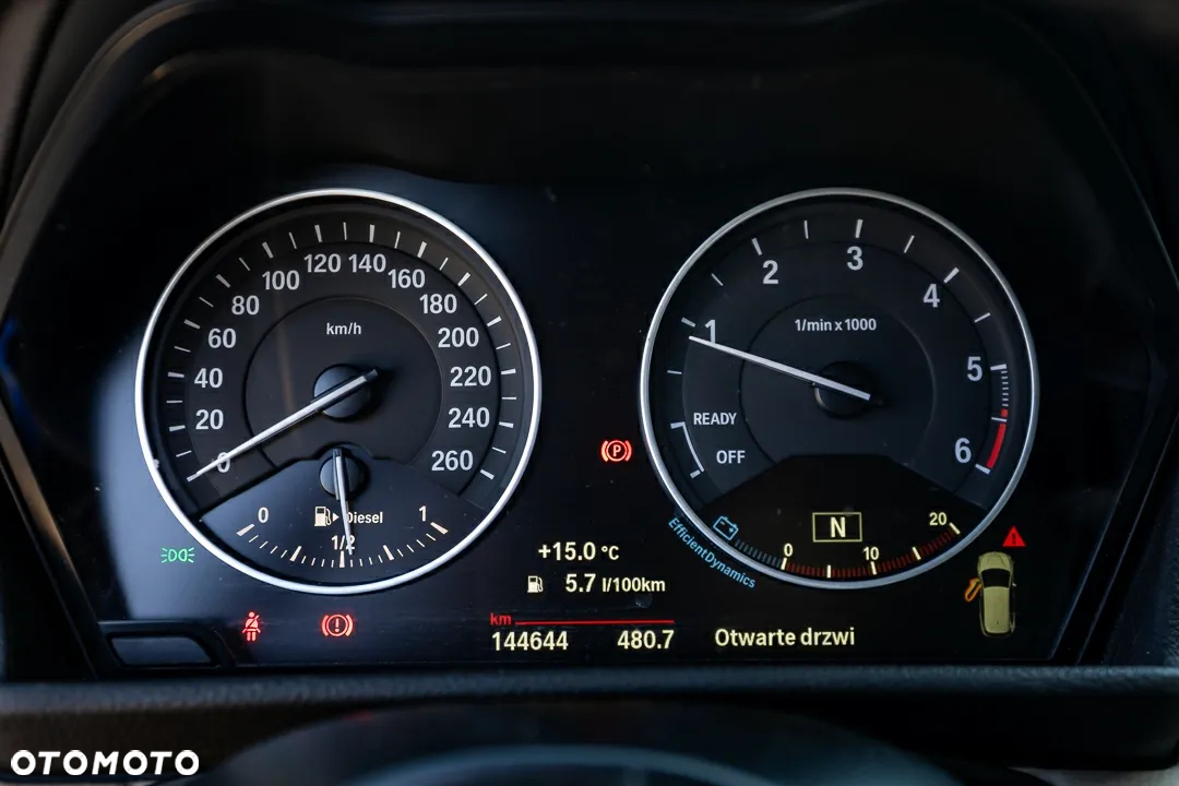 BMW Seria 2 218d - 25