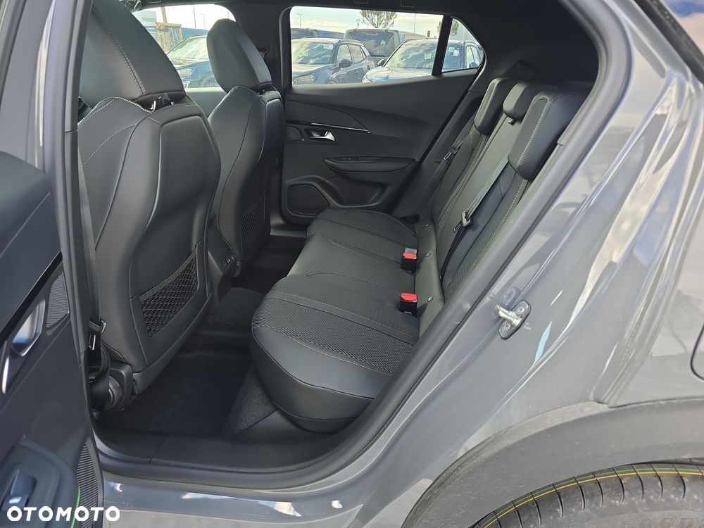 Peugeot 2008 PureTech mHEV GT E-DCS6 - 13