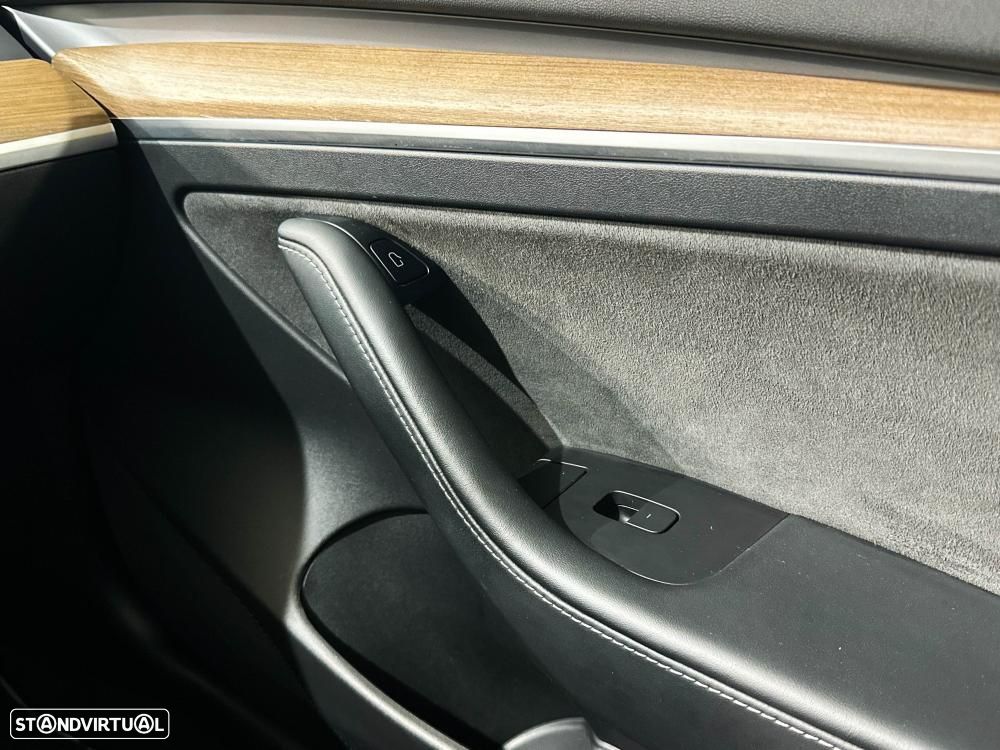 Tesla Model 3 Performance Dual Motor AWD - 31