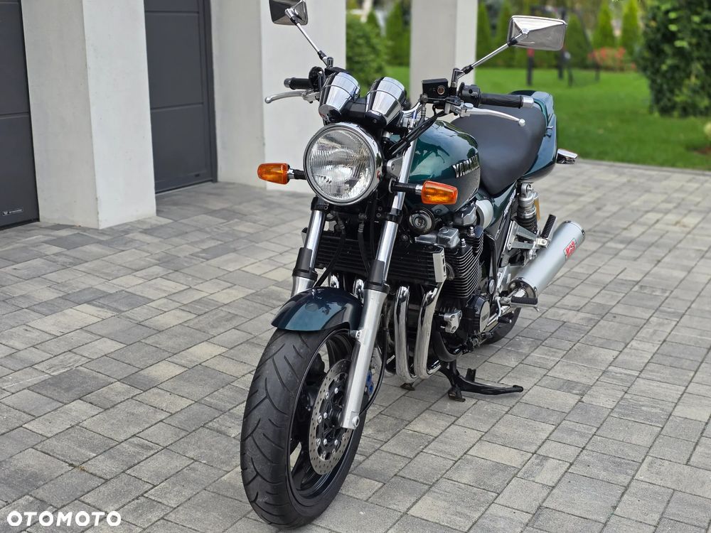 Yamaha XJR - 26