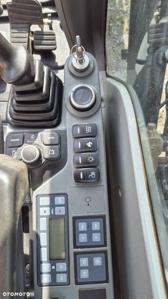 Doosan DX 140  LC - 5  KOPARKA GĄSIENICOWA - 21