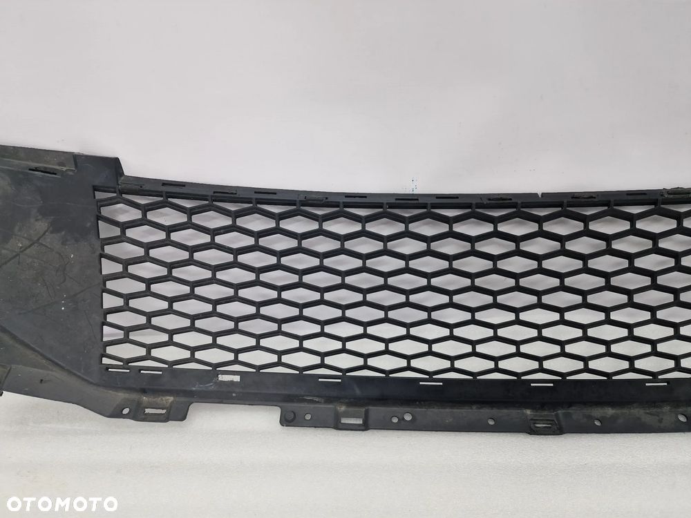LAND ROVER FREELANDER II 10- KRATKA ŚRODKOWA ZDERZAKA PRZEDNIEGO PRZÓD , NR BH52-17K946 , NR AUKCJI KR145 - 8
