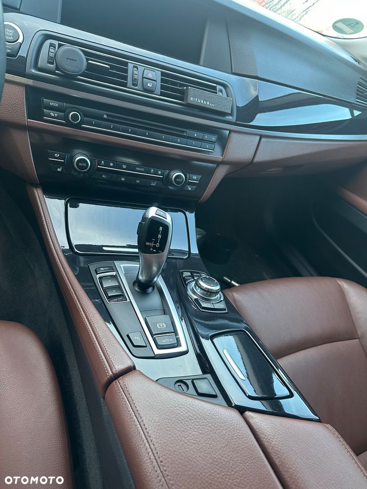 BMW Seria 5 520i Touring - 8