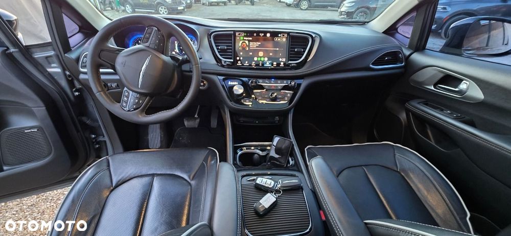 Chrysler Pacifica - 35