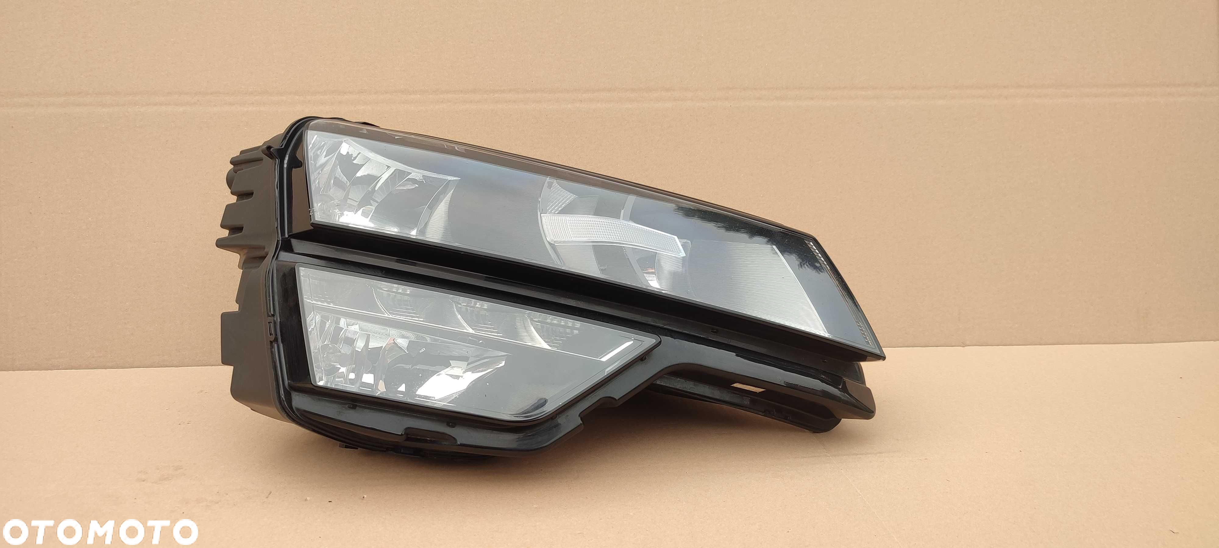Skoda Karoq lampa prawa przód przednia led oryginał Europa - 2