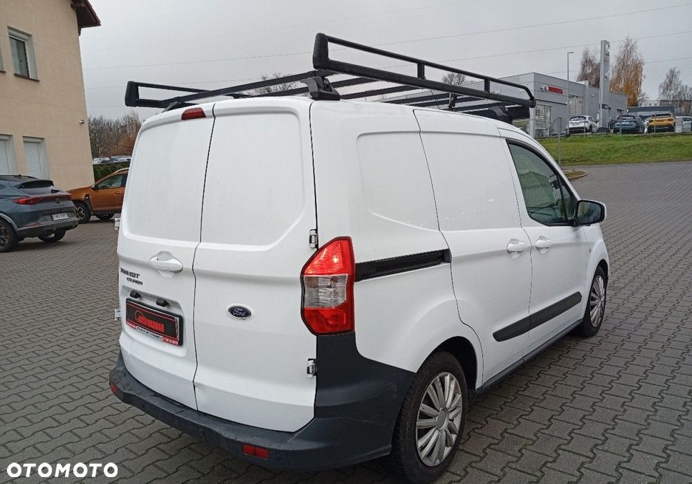 Ford Transit Courier - 9