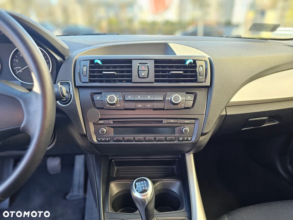 BMW Seria 1 116i - 25