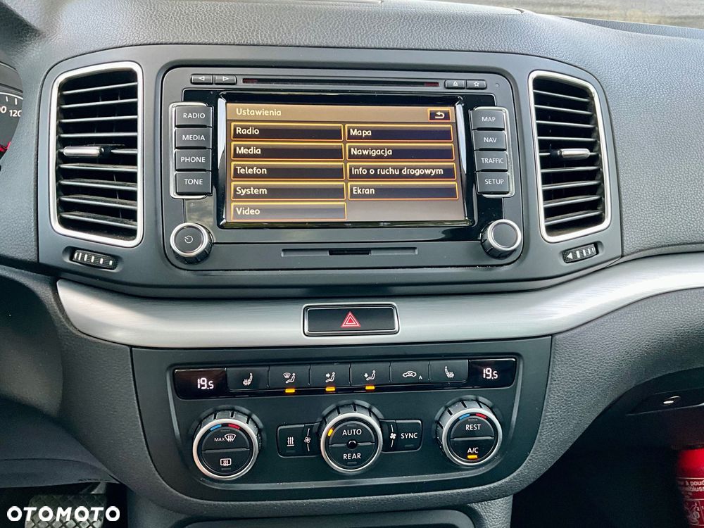 Volkswagen Sharan 2.0 TDI DSG BlueMotion Technology Highline - 32