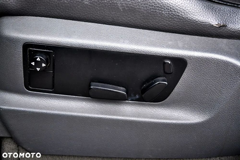 Volkswagen Touareg 3.2 V6 Automatik - 17