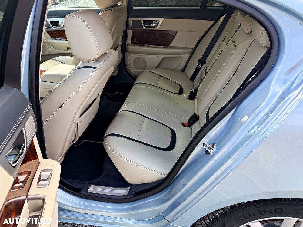 Jaguar XF 2.2D Premium Luxury - 18