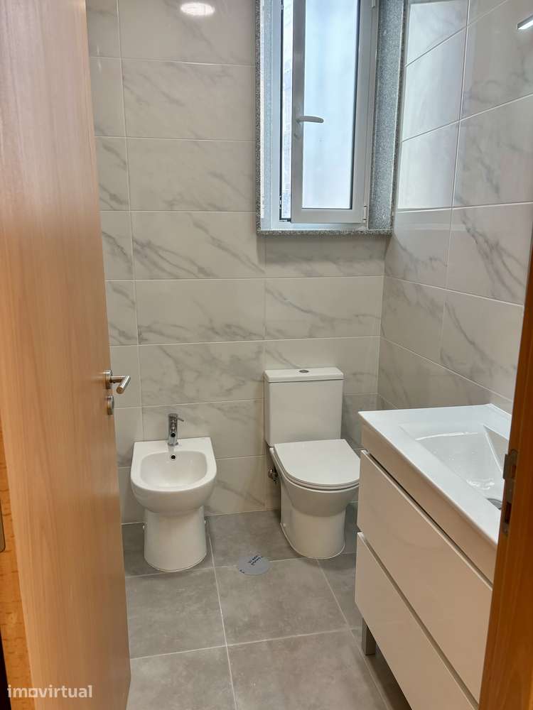 Moradia centro da Figueira da Foz com 2 apartamentos - Grande imagem: 5/13
