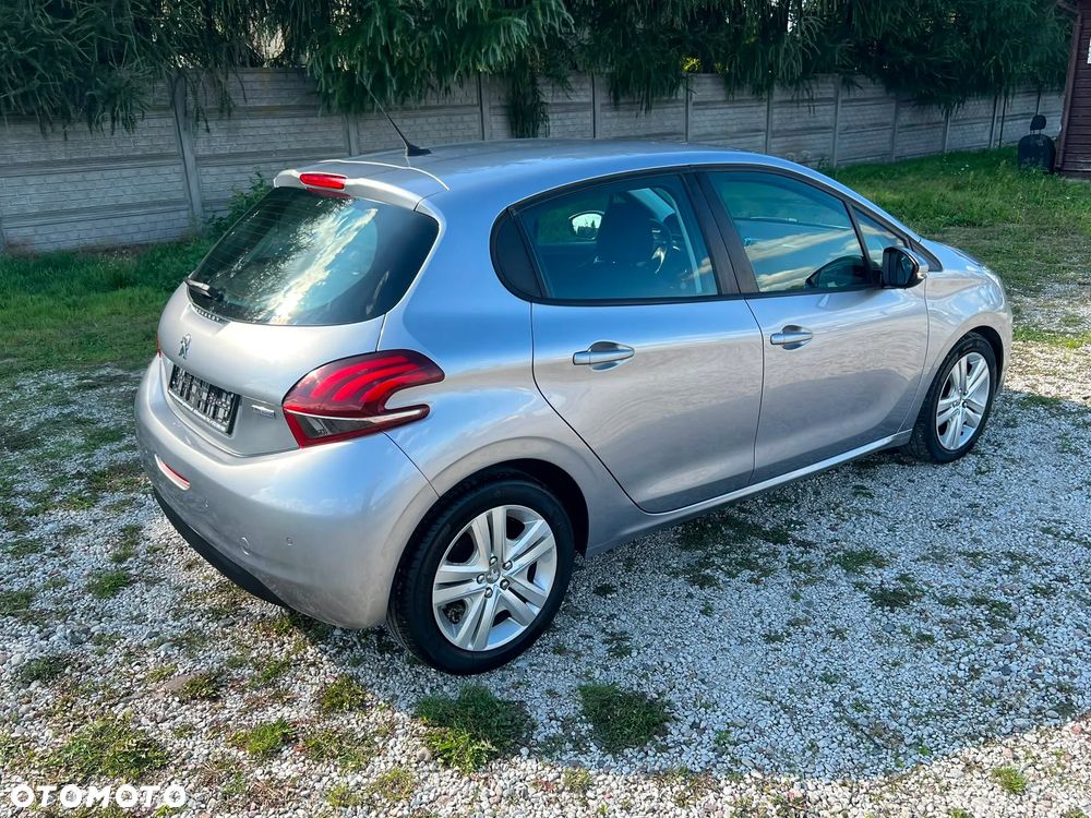 Peugeot 208 BlueHDi 100 Active Pack - 32
