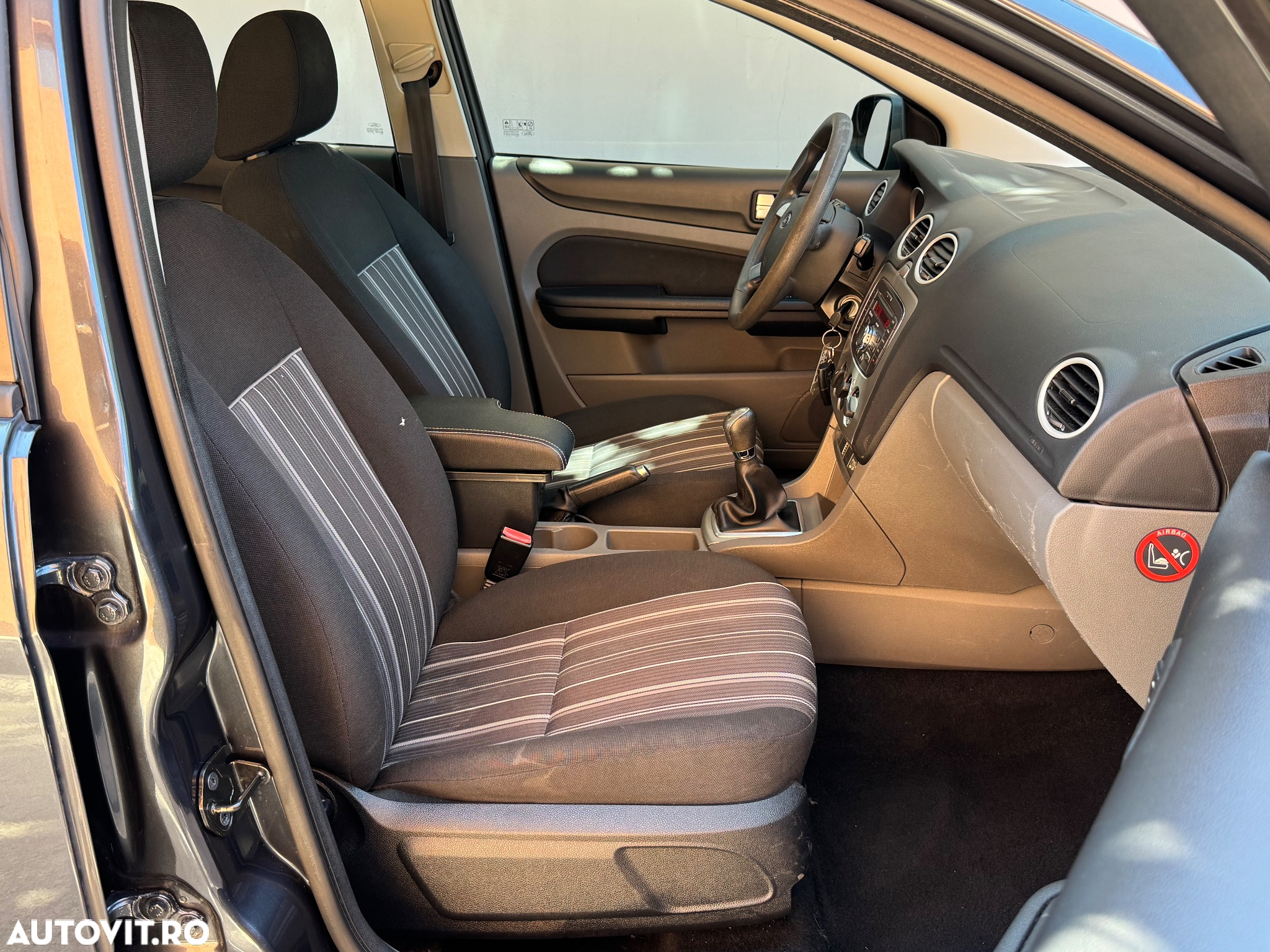 Ford Focus Turnier 1.6 Ti-VCT Ambiente - 6