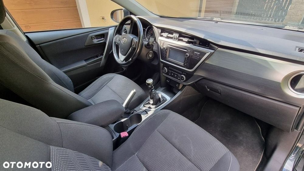 Toyota Auris - 13