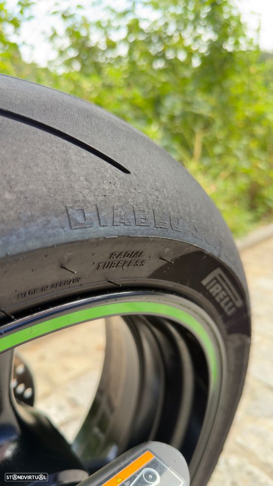 Kawasaki Ninja ZX10R - 18