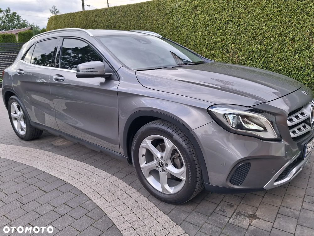 Mercedes-Benz GLA 180 AMG Line - 3