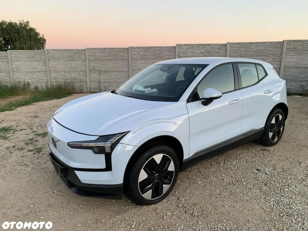 Volvo EX30 Single Motor Extended Range RWD Core - 2