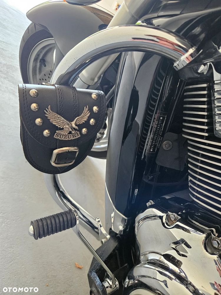 Suzuki Intruder - 11