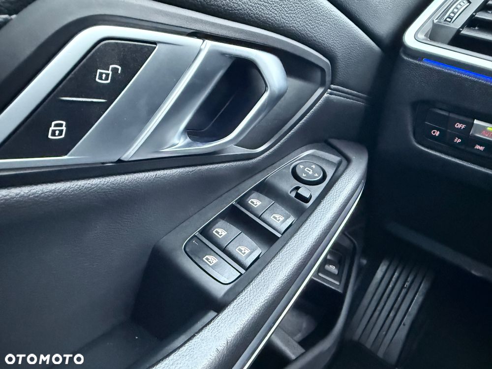 BMW Seria 3 320d Edition M Sport Shadow - 13