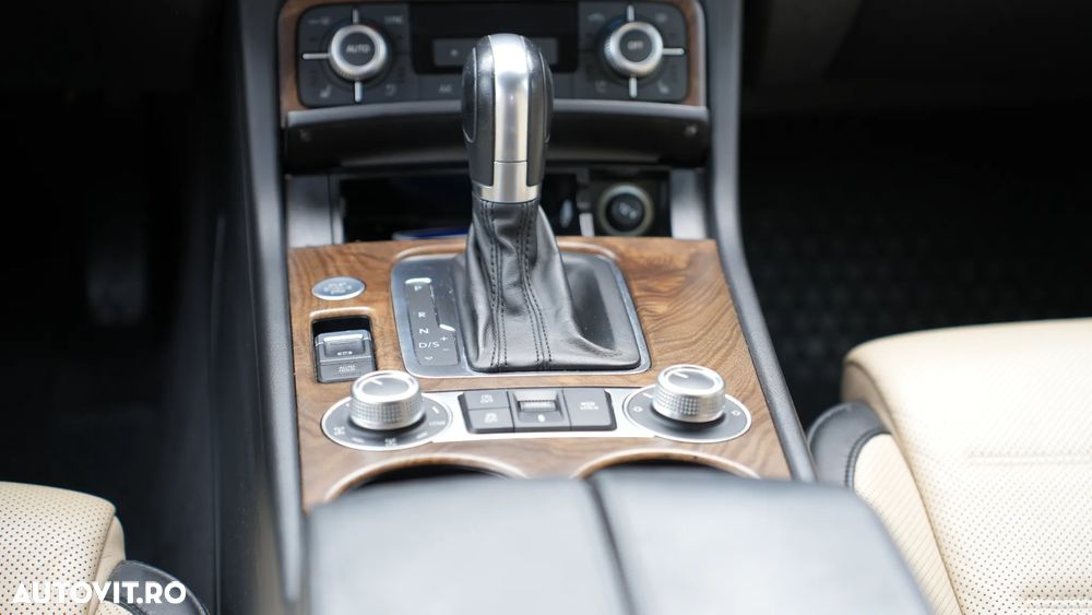Volkswagen Touareg - 13