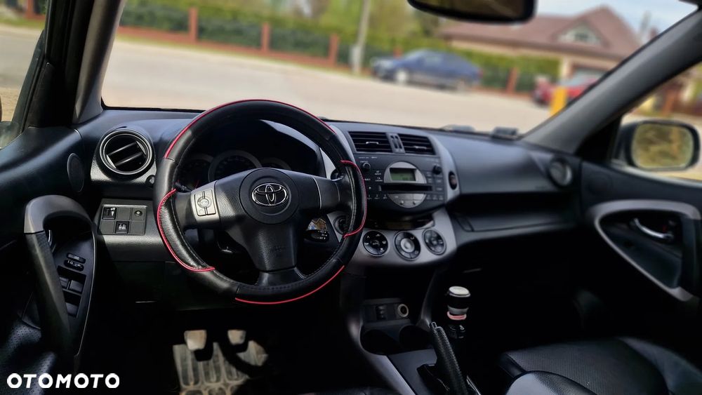 Toyota RAV4 - 8
