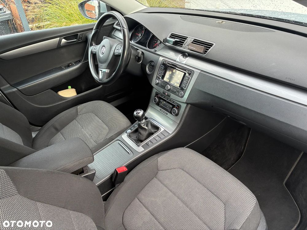 Volkswagen Passat 2.0 TDI Comfortline - 14