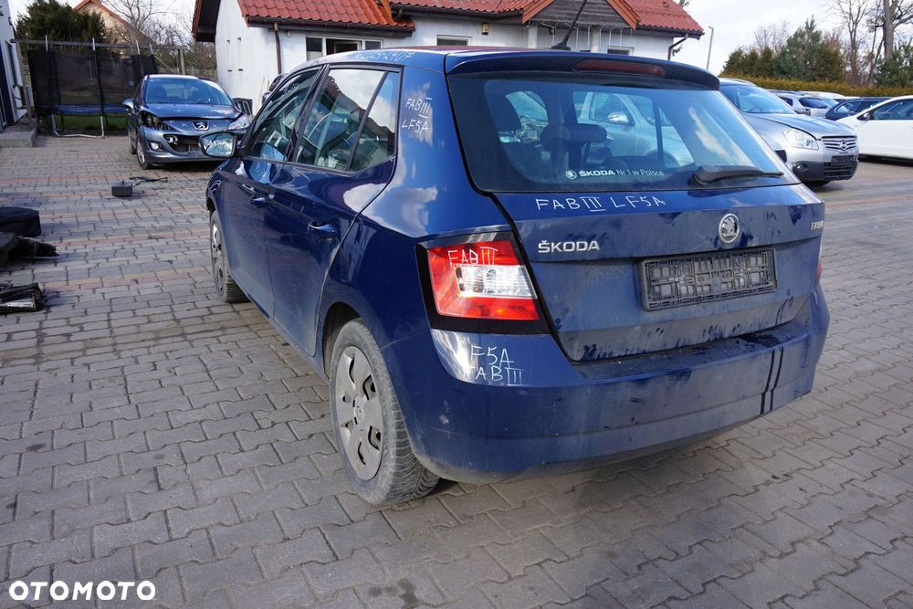 SKODA FABIA III NJ3 5D HB 2015 LF5A 1.2 TSI CJZC 89KM PED GRANATOWY na części - 3