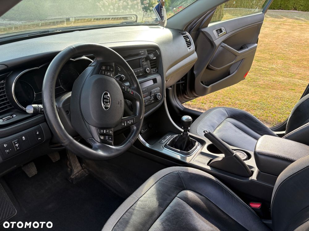 Kia Optima 2.0 L - 16