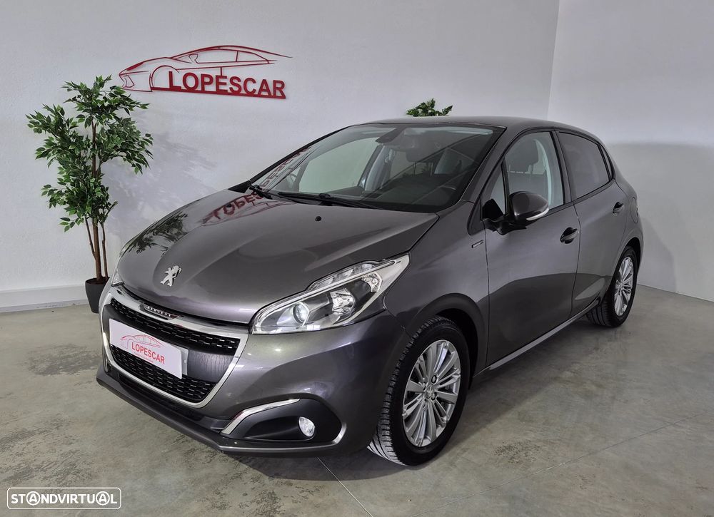 Peugeot 208 1.2 PureTech Signature - 1