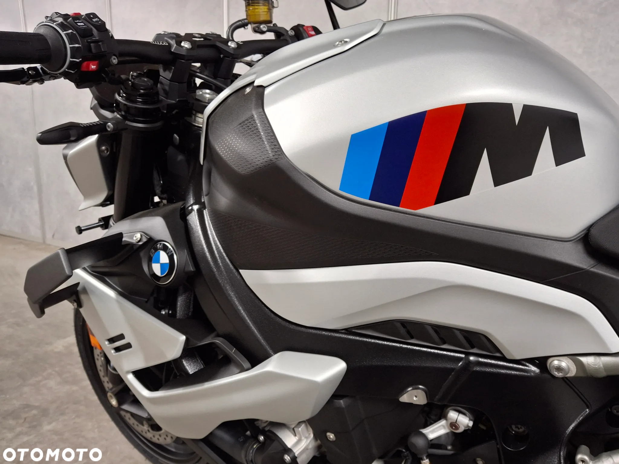 BMW S - 12