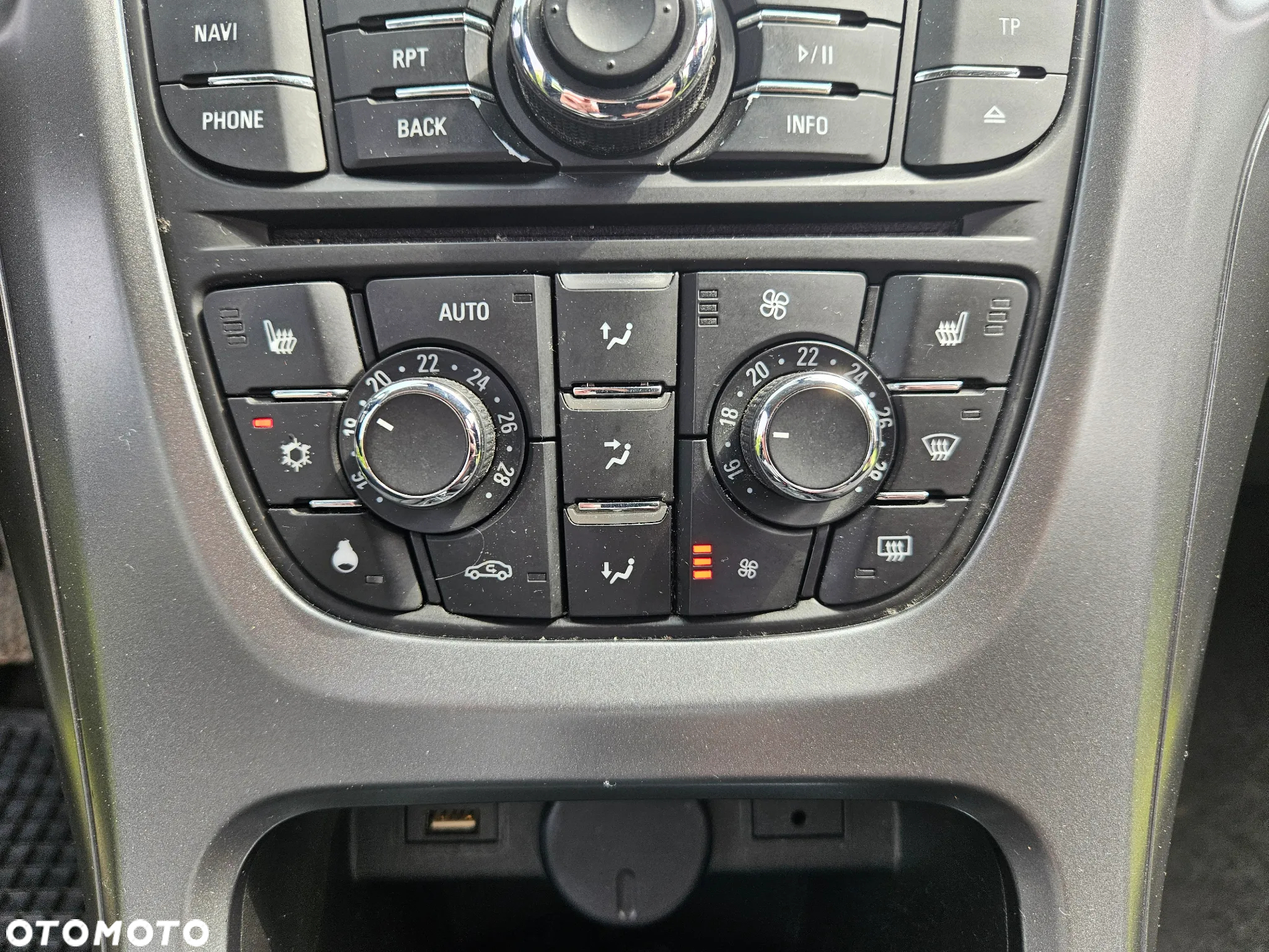Opel Astra IV 1.6 CDTI Cosmo - 19