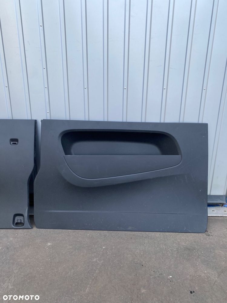 RENAULT TRAFIC  III 3 BOCZEK WNĘTRZA NA BOK BOKU BAGAŻNIKA LEWY TYLNY TYŁ TAPICERKA 769094027R  769096790R lift IV 4 WYCISZENIE WYGŁUSZENIE NA BŁOTNIK  OSŁONA ZABUDOWA OBICIE PAKI LEWE OPEL VIVARO B FIAT TALENTS BOCZEK DRZWI SUWANYCH PRZESUWNYCH LEWYCH Wwa - 1