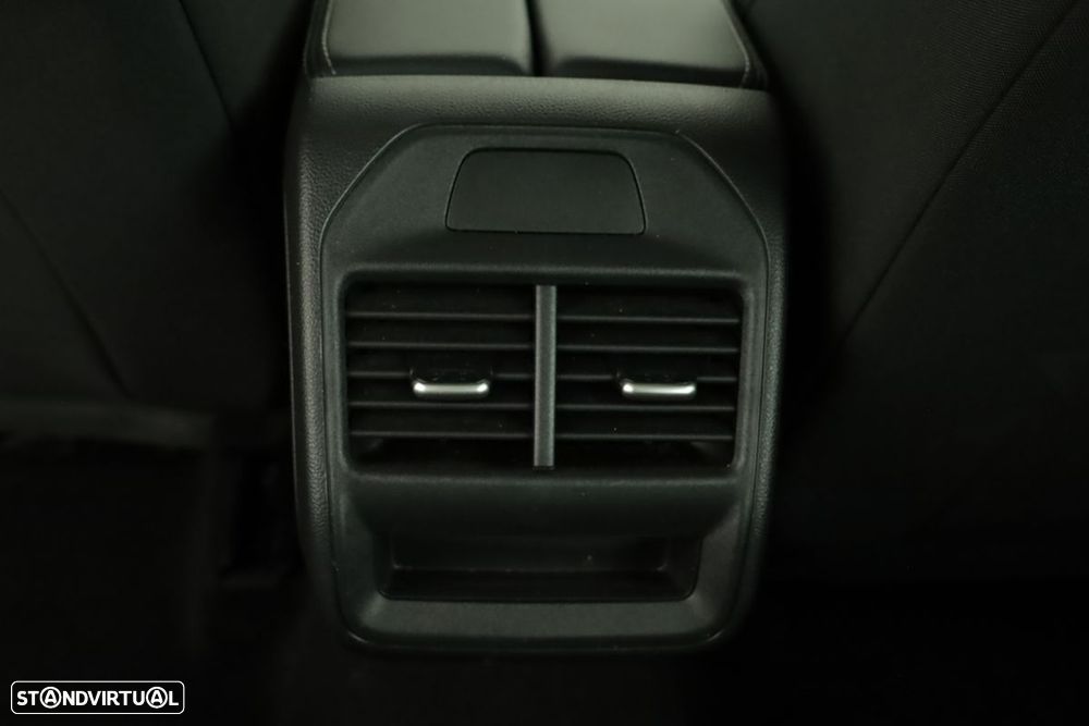 VW Passat Variant 1.5 TSI eHybrid DSG - 22