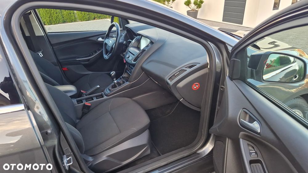 Ford Focus Turnier 1.5 EcoBlue Start-Stopp-System TITANIUM DESIGN - 8
