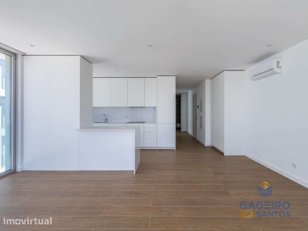 Apartamento T2 inserido em condomínio de luxo na primeira linha de ... - Grande imagem: 3/28