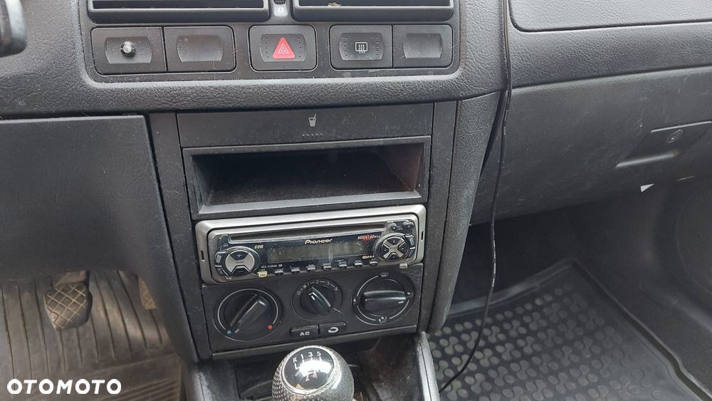 Volkswagen Golf 1.6 Basis - 9