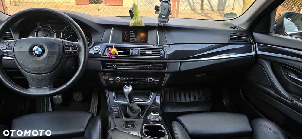 BMW Seria 5 525d - 28