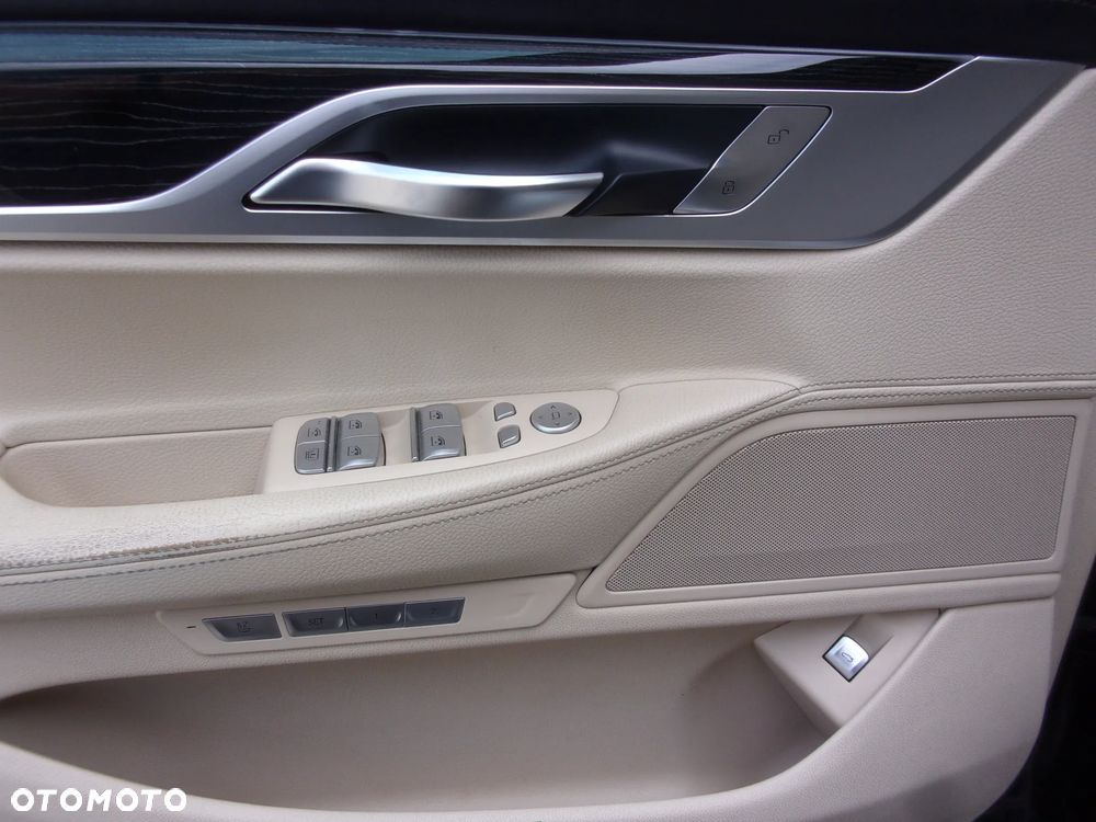 BMW Seria 7 750i xDrive - 16