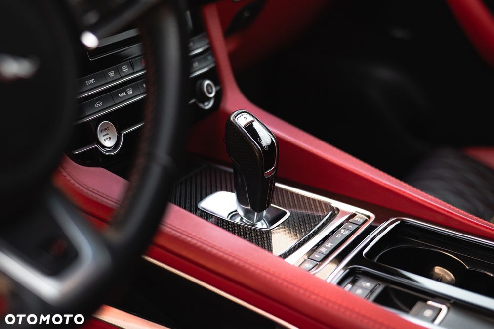 Jaguar F-Pace 5.0 V8 S/C AWD SVR - 11